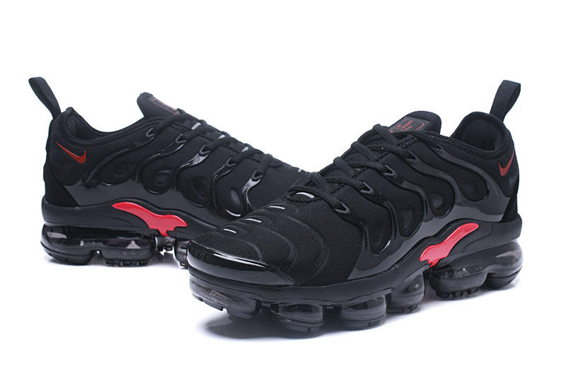 black and red tn vapormax